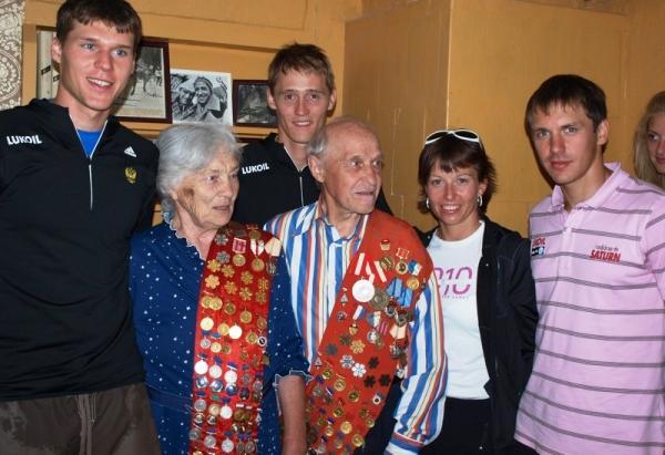 Олимпийские чемпионы Алевтина и Павел Колчины-воспитанники сахалинского тренера В.С.Оботнина в 2010 году. Олимпийские чемпионы Алевтина и Павел Колчины-воспитанники сахалинского тренера В.С.Оботнина в 2010 году.