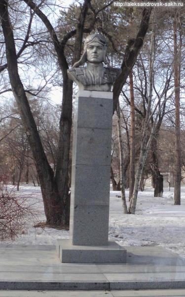 Алексей Маресьев в Александровске-Сахалинском (Alieksiei_Mariesiev_Komsomolsk-na-Amurie.jpg)
